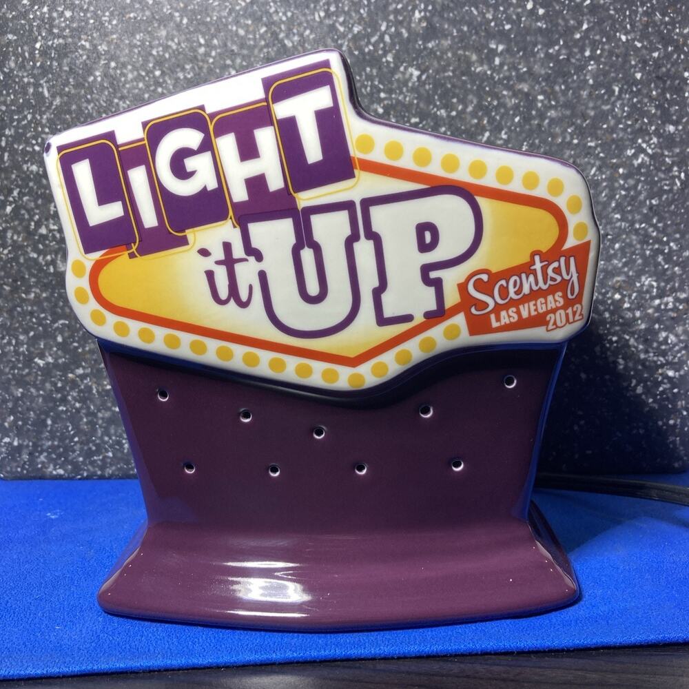 Scentsy 2012 Lady Luck Light it Up Rare Limited Edition Warmer Vegas Convention